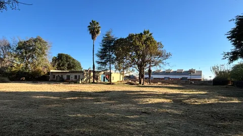 116 Orange Road, Akasia